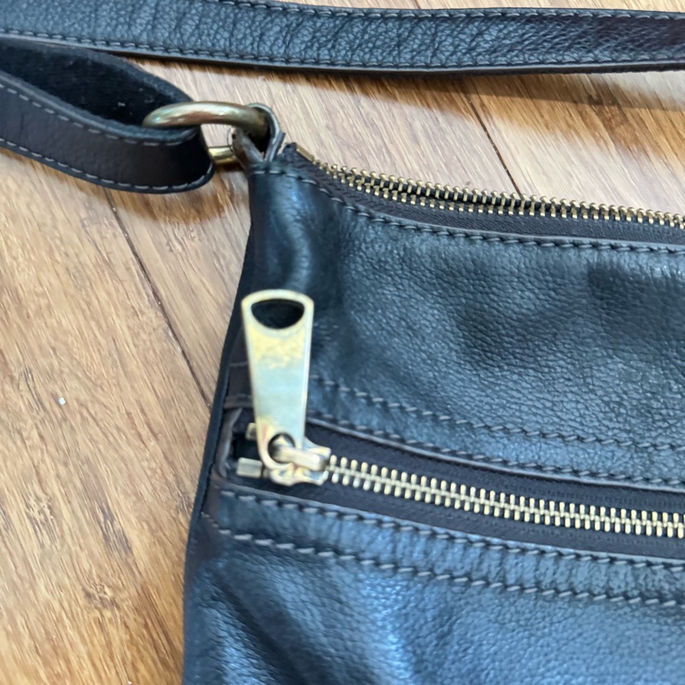 Fossil small, black leather Crossbody bag - Picture 5 of 7